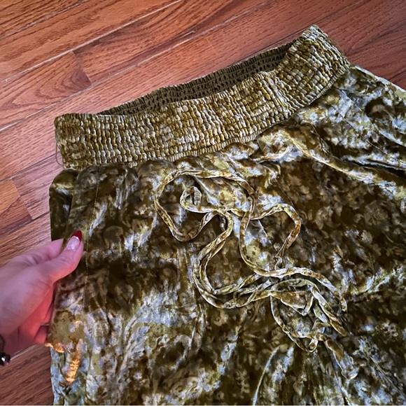 Anthropologie chartreuse green velvet smocked waist joggers pants - Picture 8 of 8